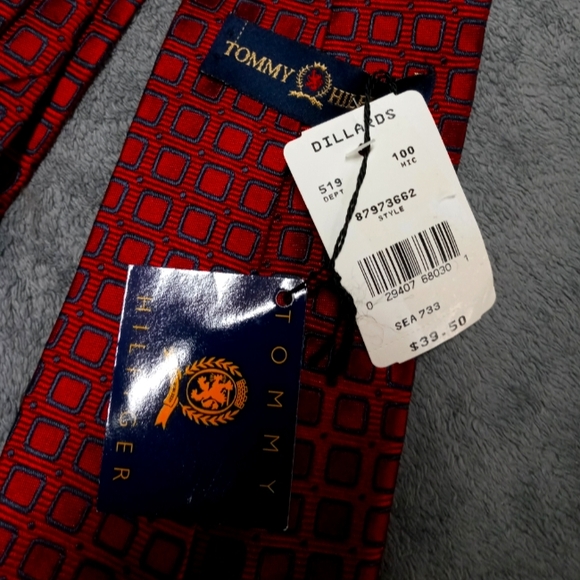 Red Patterned Tie By Tommy Hilfiger NWT - Picture 2 of 5